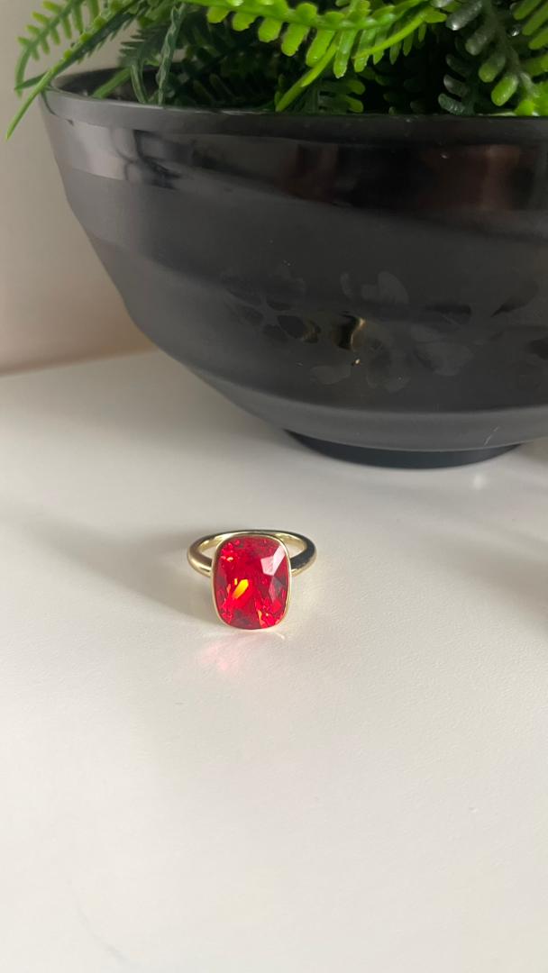 Anillo en Cristal Rojo