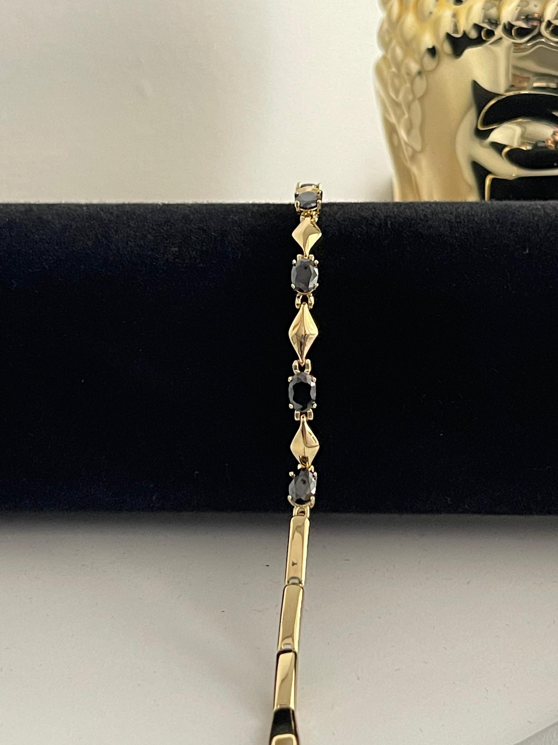 Pulsera con piedras negras