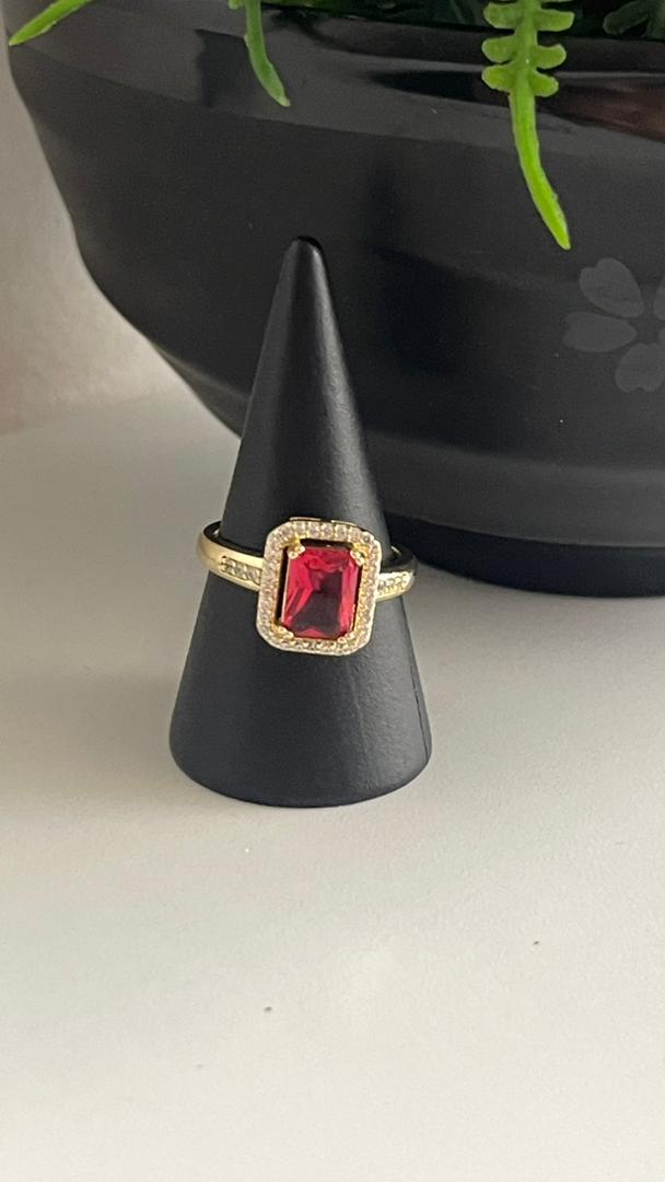 Anillo Rojo Square
